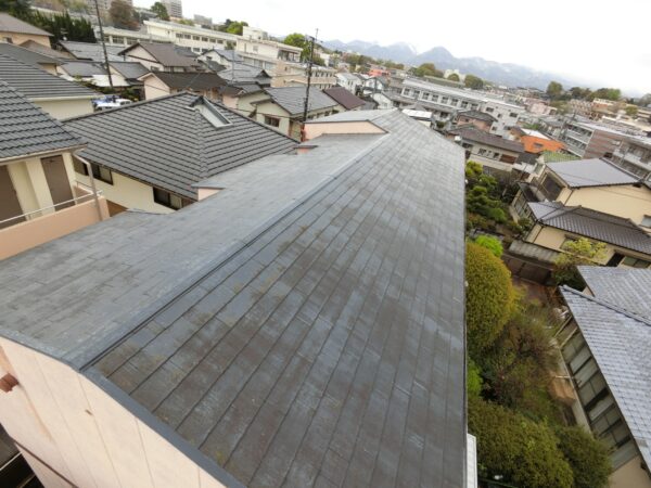 熊本市にて屋根修理〈太陽光発電システムに伴うカバー工法工事〉の施工前写真