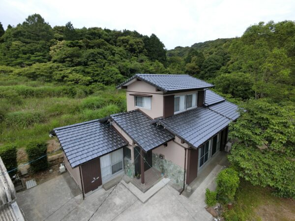 熊本市にて雨漏り修理〈セメント瓦から陶器瓦へ葺き替え工事〉の施工後写真